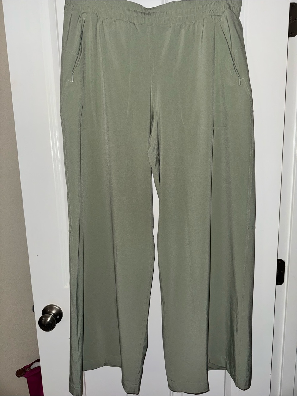 Lululemon Swift Mid-Rise Wide-Leg Pant - Picture 3 of 4